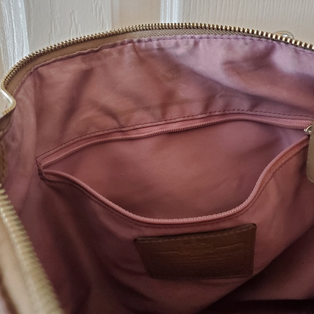 Handbag - Picture 8 of 10